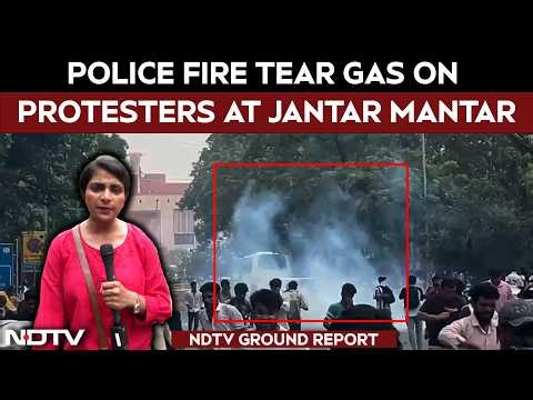 Jantar Mantar Protests | Tear Gas Fired, Lathicharge As Crowd Swells For CJP March, Cops Injured Too