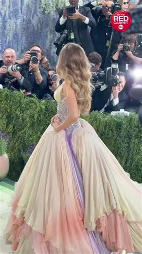 Blake Lively arrives at the 2026 Met Gala #BlakeLively #MetGala
