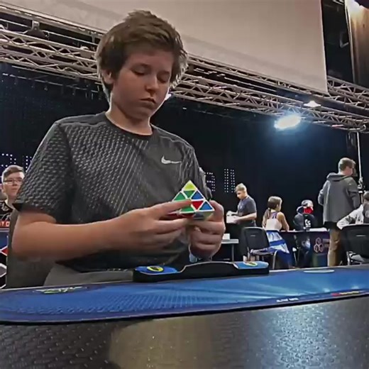 Tymon Kolasinski Sets Pyraminx World Record Average of 1.87s
