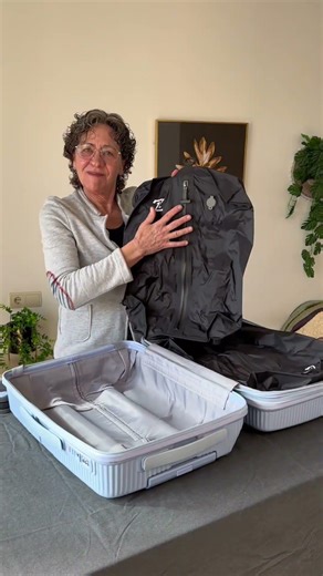 How I packed two weeks of vacation clothes in one travel bag! 😎