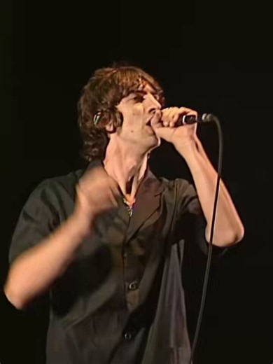 MP10 on X: "The Verve performing “Bitter Sweet Symphony” at Haigh Hall in Wigan, UK, on 24 May 1998. This was the band’s legendary hometown show, with over 30,000 people in attendance. One of the most iconic live performances of the song." / X