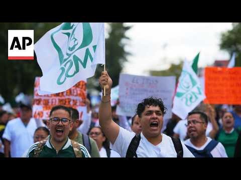 Mexico City health care workers demand higher wages and better conditions