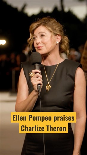 💐 Ellen Pompeo gives Charlize Theron her flowers at the #academymuseumgala 💐