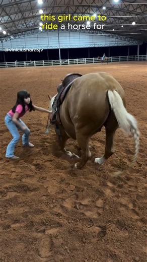 Her First Horse Ride Became Unforgettable 🐴🥹 #Horse #HorseRiding #SmartHorse #AnimalLovers