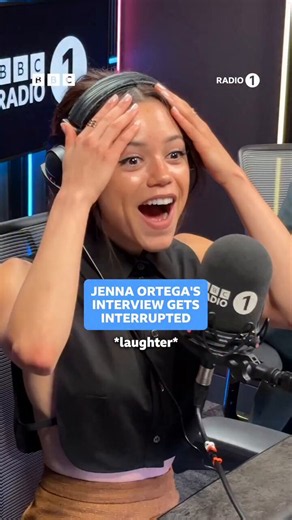 Jenny 🏳️‍🌈 on X: "Omg, Jenna and Lizzie about her singing the theme song😭 Jenna is so excited 🥹 Jenna Ortega w Lizzie at BBC Radio 1 w Greg James for Klara and the Sun 📸 BBC1" / X