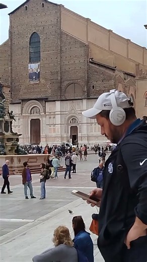 Bologna ,Italy 🇮🇹 📍Italy | Street Culture #Italy #Europe #ItalianLifestyle #Bologna #travelvlog