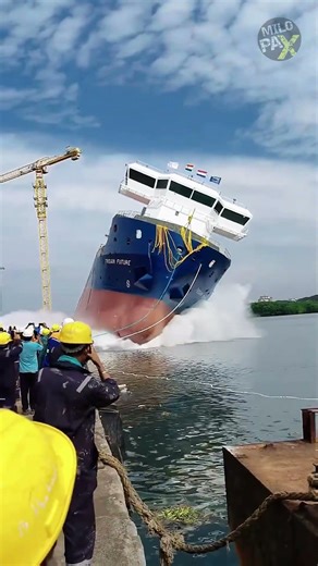 The Most Dangerous Moment in Ship Launches 😱🚢