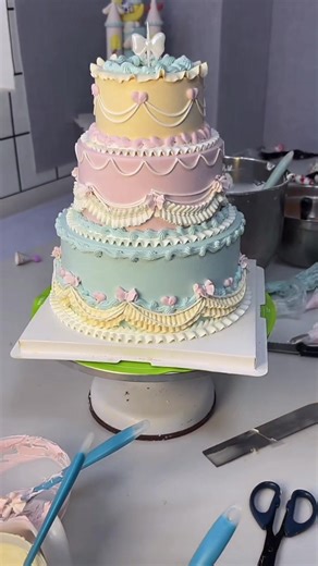 Ultimate Cake Decorating Techniques and Ideas