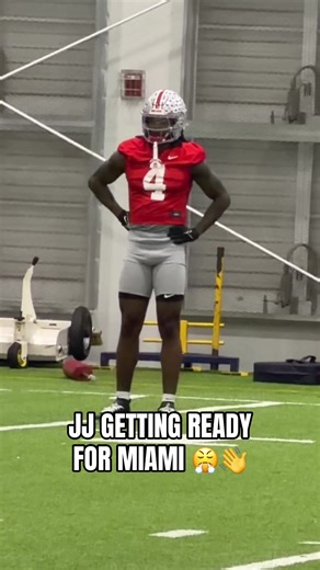 JJ putting in WORK. Preparing to BATTLE 😳🍿 @Jeremiahsmith_.4 Ohio State WR Jeremiah Smith getting reps in during Cotton Bowl practice. OSU faces Miami on Dec. 31st #football #jeremiahsmith #collegefootball #playoffs #widereceiver