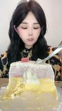 Asmr🍰Eating 🍰Soft, Fluffy, and Irresistibly Creamy！