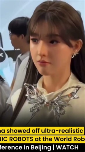 China has showcased a new generation ofultra-realistic bionic robots at the World Robot