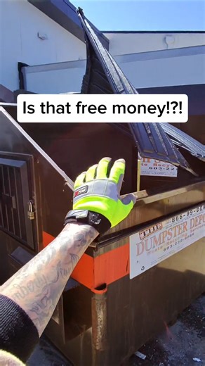 Employees hid this in the dumpster! You wont believe what I found! #dumpsterdiving