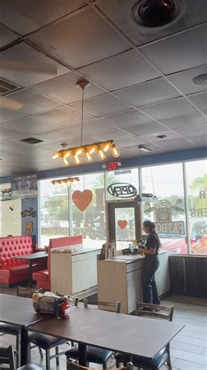 🍽️ 🎥 WATCH NOW & let me know if Fat Boys is going on your Florida food list! 👀#floridavlog