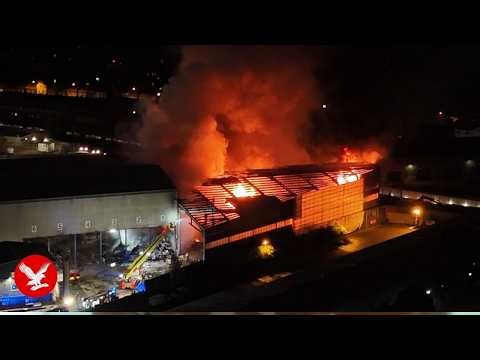 100 firefighters battle huge blaze in southeast London