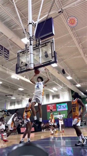 Tyran Stokes with the dunk 🔥