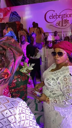 Islanders live at Fuji star, Wasiu Haruna Ishola's performance at late Mujaidu Adekoya (Baba Deko) final burial in Ikosi-ketu, Lagos State. Cc: @wasiuharunaishola @lagunja1media #Islandersevents_parties_