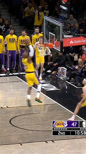 Austin Reaves fastbreak lob off the backboard into a LeBron James EPIC SLAM! 🤩 LAL-BKN on NBA League Pass Tap to Watch ➡️ https://www.nba.com/how-to-watch-game-redirect/0022500719?partnerRef=NBA&platform=Facebook&surface=Post | NBA