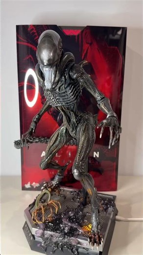 HOT TOYS: SCORCHED XENOMORPH (ALIEN: ROMULUS): NEW FIGURE PREVIEW #hottoys #aliens #xenomorph