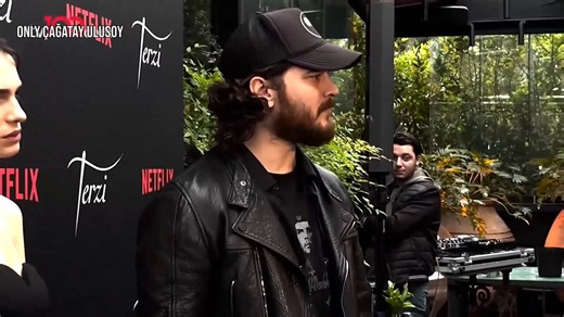 #TB to the #Terzi gala, where Çağatay schooled the media, in his classy, respectful, and witty way, about the fake news they spread about him and explained why he is staying away from them. 👏#ÇağatayUlusoy | @cagatayulusoyy | @netflixturkiye