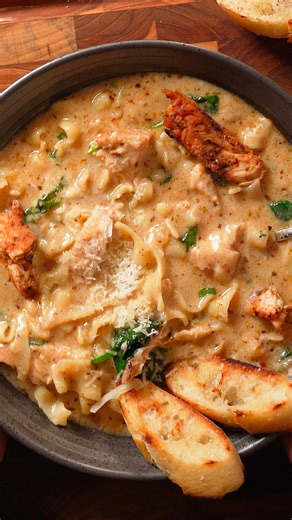 https://tasty.co/recipe/creamy-alfredo-lasagna-soup Creamy Lasagna soup, but make it Alfredo. 😍 @mymanabites elevates this classic dish with a garlicky broth, juicy well-seasoned chicken and tops it with parmesan. Find the full recipe on tasty.co and here: https://tasty.co/recipe/creamy-alfredo-lasagna-soup | Tasty