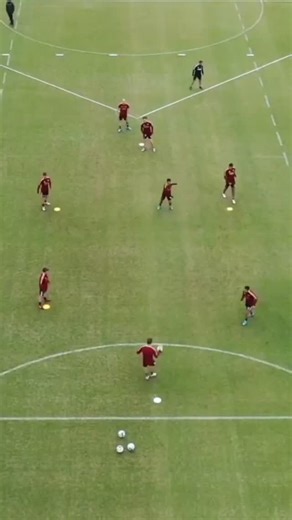 ⚽ Idée exercice échauffement. 🎁⬇️ 🎁 Cadeau exclusif pour les coachs ! Découvrez la fiche "Explosivité 100% terrain" (extrait du nouveau Système Coach). ➡️ Cliquez-ici pour la récupérer: https://preparationphysiquefootball.systeme.io/fiche-pratique-explosivite-1 | Préparation Physique Football