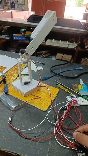 Arduino Robotic Arm with SG90 Servo 🦾 | DIY Robot Arm #Shorts