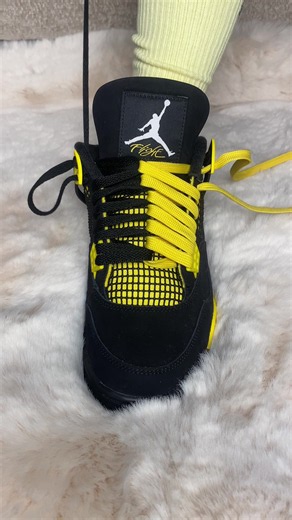 How to lace Jordan 4 Thunder yellow with 2 laces #jordans #jordan #jordan4 #lace