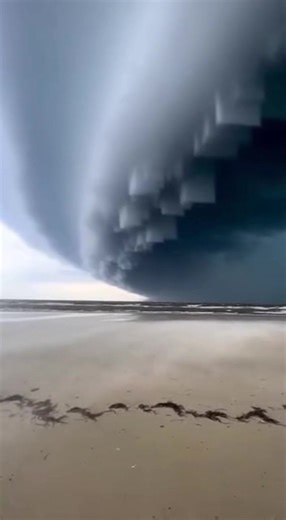 You won't believe what we captured over the ocean. A dark, brooding cloud and a flash that defies explanation. Is this real? لن تصدق ما صورناه فوق المحيط. سحابة داكنة ومظلمة ووميض يتحدى التفسير. هل هذا حقيقي؟ #FoundFootage #MysteryBox #UnseenPhenomena #CreepyClouds #DeepBlue #ShortsViral #WaitForIt #اكتشاف #نظريات #خوارق