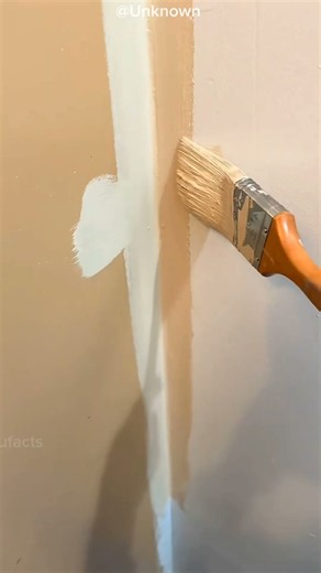 Girl got confused after seeing the color