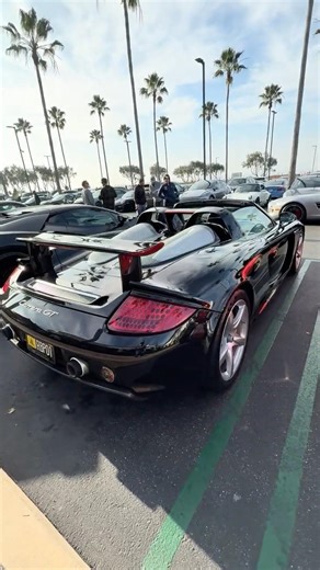Black Porsche Carrera GT Analog V10 Manual Transmission Driver’s Car! #supercar #car #porsche #fast