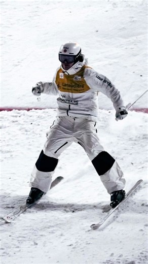 A little throwback to last year at Val St. Come! Nothing beats a home-crowd champion laying down a run like this one 👊 #fisfreestyle #fismoguls | FIS Freestyle Skiing