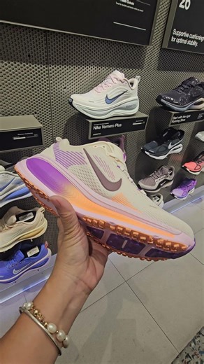 Nike Vomero 18 CHALK, PINK FOAM AND BRIGHT VIOLET 2026