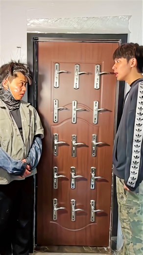 The Owner Checked the House… But Every New Discovery Made Him More Confused