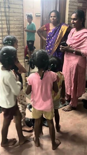 .friends helping hand's ✊🏻 #share #friendshelpinghands #emotional #help #support #viral #love #huma