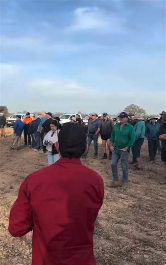 The Vicstapo rolled up to survey another farmer’s property but were met with ACCESS DENIED when they saw all these legends peacefully protesting government tyranny.We Aussies are behind you 💯, farmers. This is the Australian spirit. 🇦🇺💪
