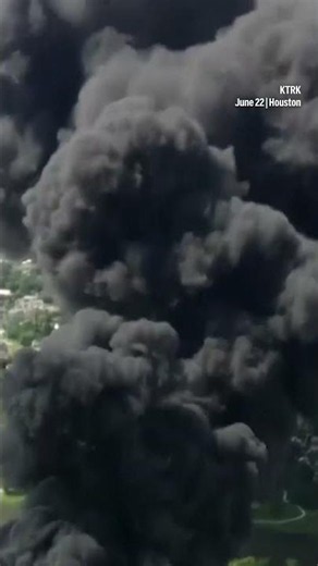 Thick Black Smoke Rises From Large Fire In Houston, Dramatic Visuals Surface | N18S