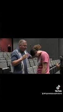 She Didn’t Remember Being On Stage… Until I Hypnotized Her Again