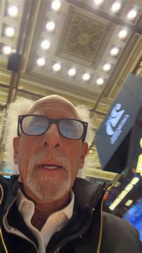 MARKET RECAP 📈 The S&P 500 and Nasdaq closed at record highs once again, BOOYAH! That’s now the 17th record close for the S&P 500 since March 30th 👀What the heck is going on?!? Let’s talk about it 🗣️