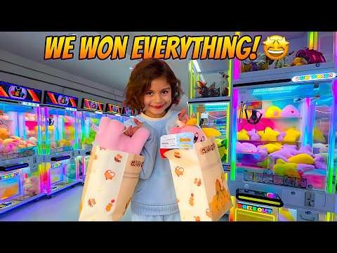 Neva & Nali Win Cute Toys at the Claw Machine! 🧸 Arcade Fun