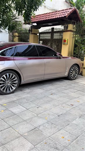 Lên sóng cho anh em. Hồng Kỳ H9 bản 2.0 Premium. Xe sx 2022, odo 6v zin. Về chất xe và độ đỉnh của nó thì ko bàn nữa ạ. Chỉ bàn về giá #119xtr để sở hữu thôi anh em nhé. #hongqiH9 #ducanhdo
