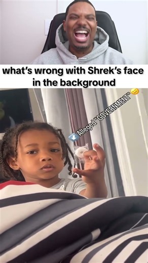 what’s wrong with Shrek's face in the back 🤣 #funny