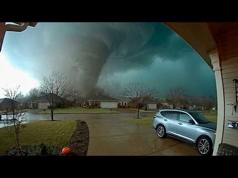 10 Extreme Weather Moments Caught on Camera