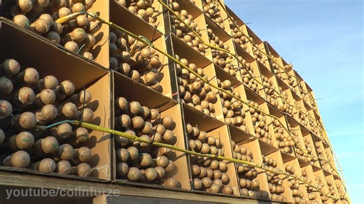 The wildest firework war: 1000 rockets vs. 1000 rockets!