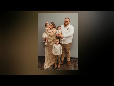 Parents of 3 young children killed in crash; coworkers step up to help