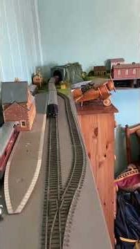 WonterRail - Model Railway: LNER J72 No. 69001 with 4 Red Coaches (Including New Mk1 Corridor Coach)