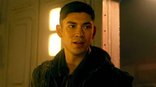 Ridley Scott’s Sci-Fi Horror Hit Crash-Lands on the Predator’s Turf This Month