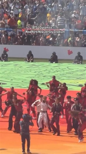 BTS performing “Dynamite” at the First-ever FIFA World Cup Final Halftime Show! #bts #방탄소년단 #bangtan