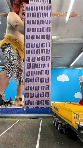 OMG 😭😱 Giant destroys buildings in Roblox #funny #comedy