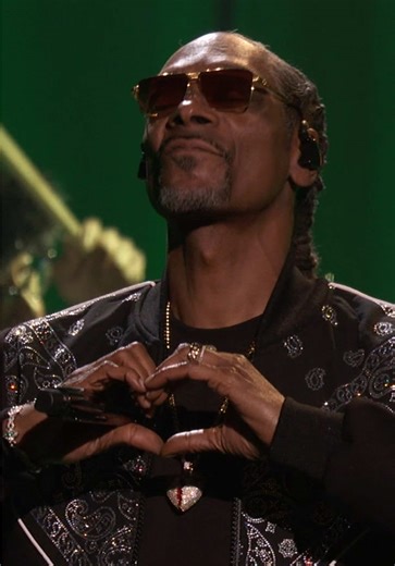 Snoop Dogg and Ralph Edwards Celebrate This Christmas