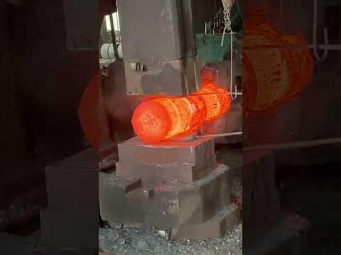 Inside the global forge hub factory The free forging process of the crankshaft #process #forging